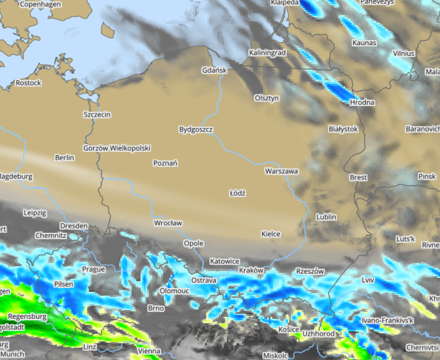 Pogoda: Prognoza opadów i zachmurzenia nad Polską (godzina 07:00 i 12:00) Niebieski - śnieg