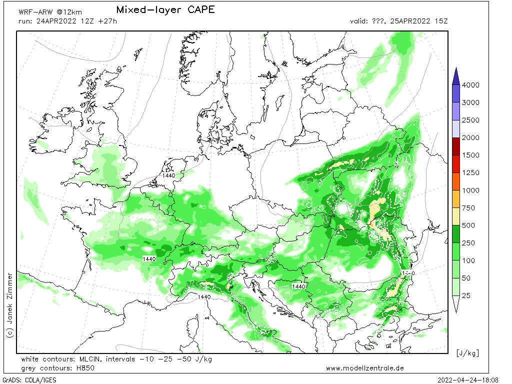 Pogoda: Prognoza poziomu niestabilności w troposferze (CAPE) - zwiększone prawdopodobieństwo rozwoju konwekcji na południowym wschodzie i wschodzie Polski